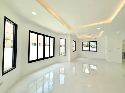 บ้านสไตล์โมเดิร์น 3 ห้องนอน ที่ปรับปรุงใหม่ในฉลอง