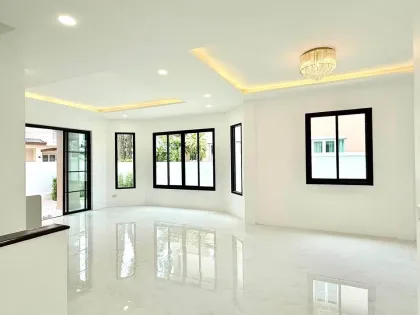บ้านสไตล์โมเดิร์น 3 ห้องนอน ที่ปรับปรุงใหม่ในฉลอง