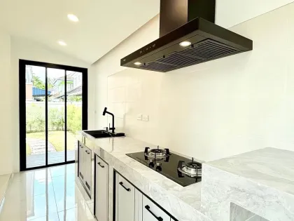 บ้านสไตล์โมเดิร์น 3 ห้องนอน ที่ปรับปรุงใหม่ในฉลอง