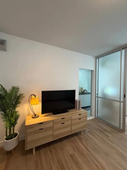 Appartement rénové 1 chambre 1 salle de bain avec vue piscine à Dcondo Creek