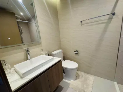 Moderne 1-Schlafzimmer-Wohnung in der Nähe von Nai Harn Strand