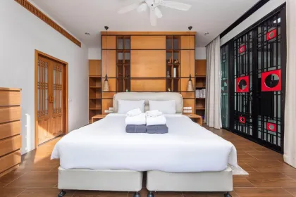 Elegante Poolvilla im Baan Bua Estate, Nai Harn