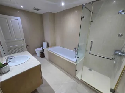 Просторная квартира с 1 спальней и ванной в The Point Phuket