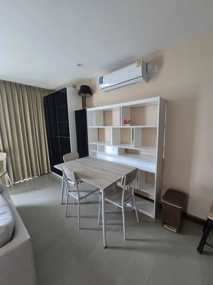 Просторная квартира с 1 спальней и ванной в The Point Phuket