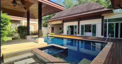 Villa con piscina de 3 habitaciones en Kathu, Phuket