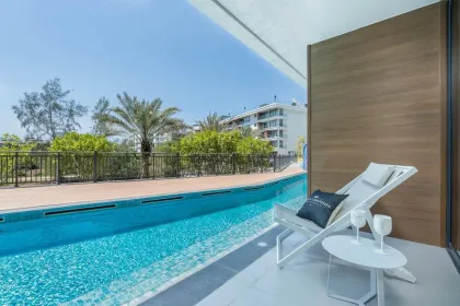 Студия с выходом в бассейн и видом на пляж в Kora Beach Residences