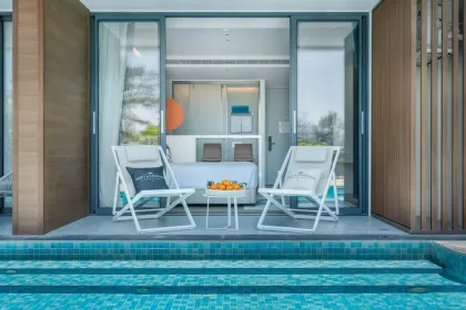Студия с выходом в бассейн и видом на пляж в Kora Beach Residences