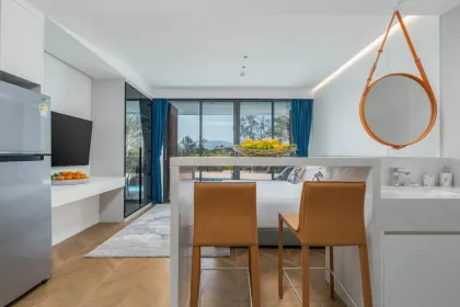 Студия с выходом в бассейн и видом на пляж в Kora Beach Residences