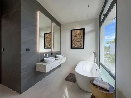 Villa de lujo de 3 dormitorios con piscina en Elite Chalong Villas