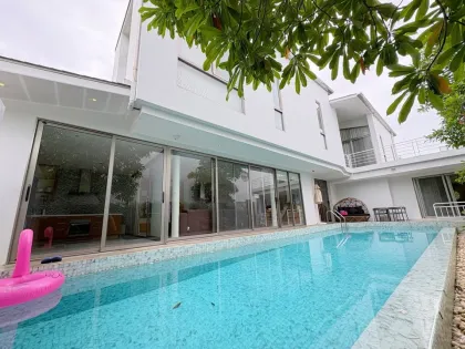 Роскошная вилла с 4 спальнями и бассейном на продажу в The Nest от Wallaya Villas