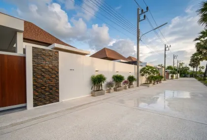 Luxus-Poolvilla mit 3 Schlafzimmern & 4 Bädern in Bang Tao, Cherng Talay