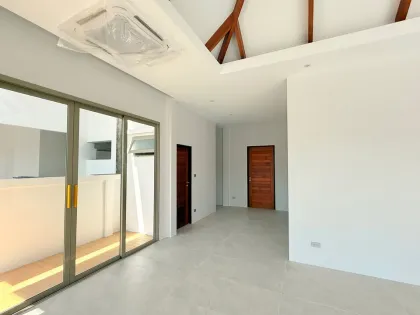 Luxus-Poolvilla mit 3 Schlafzimmern & 4 Bädern in Bang Tao, Cherng Talay