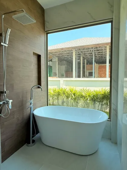 Luxus-Poolvilla mit 3 Schlafzimmern & 4 Bädern in Bang Tao, Cherng Talay