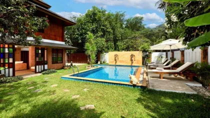 Villa piscine thaïlandaise Lanna-Balinaise exquise à Nai Harn