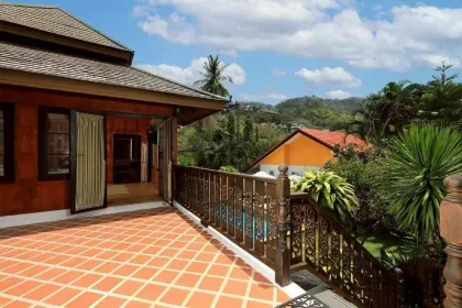 Villa piscine thaïlandaise Lanna-Balinaise exquise à Nai Harn