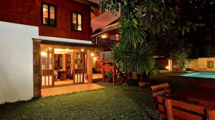 Villa piscine thaïlandaise Lanna-Balinaise exquise à Nai Harn