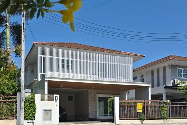 Moderne freistehende 4-Zimmer-Villa in Si Sunthon, Phuket