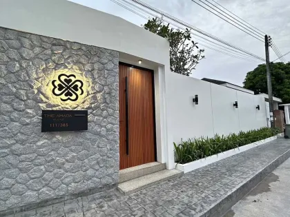 Luxuriöse private Pool-Villa mit 3 Schlafzimmern in Thalang, Phuket