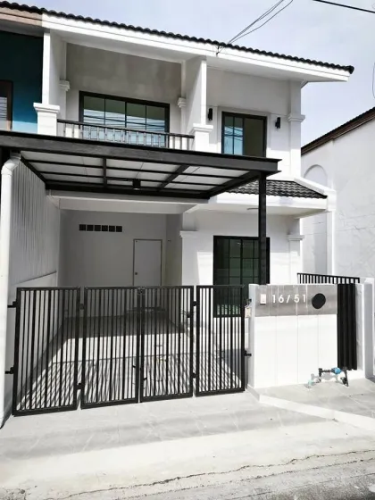 Двухэтажный угловой таунхаус Phuket Inter Villa Koh Kaew
