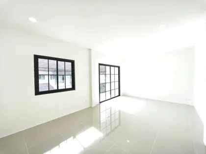 Двухэтажный угловой таунхаус Phuket Inter Villa Koh Kaew