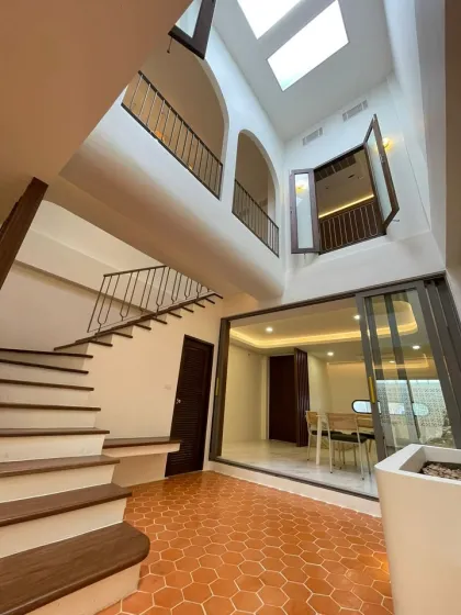 Neues Modernes Tropisches 2-Schlafzimmer Stadthaus in Rawai
