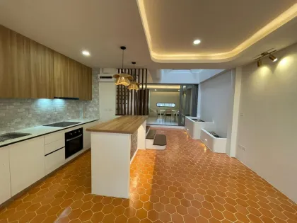 Neues Modernes Tropisches 2-Schlafzimmer Stadthaus in Rawai