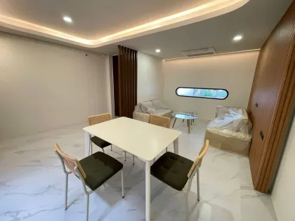 Neues Modernes Tropisches 2-Schlafzimmer Stadthaus in Rawai