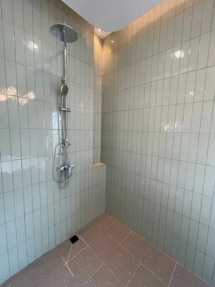 Neues Modernes Tropisches 2-Schlafzimmer Stadthaus in Rawai