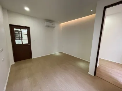 Neues Modernes Tropisches 2-Schlafzimmer Stadthaus in Rawai