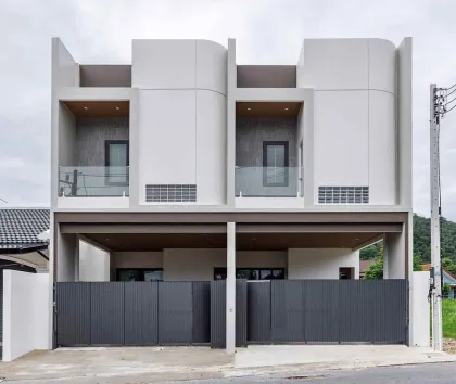 Moderne 3-Zimmer 2-stöckige Poolvilla in Chalong