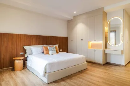 Moderne 3-Zimmer 2-stöckige Poolvilla in Chalong