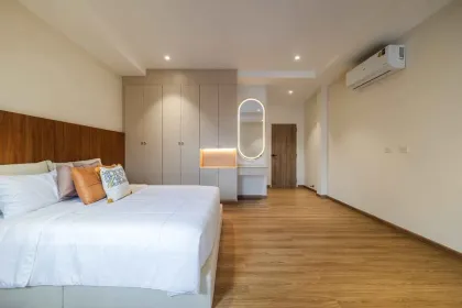 Moderne 3-Zimmer 2-stöckige Poolvilla in Chalong