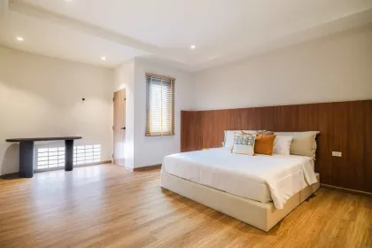 Moderne 3-Zimmer 2-stöckige Poolvilla in Chalong