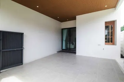 Moderne 3-Zimmer 2-stöckige Poolvilla in Chalong