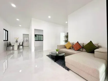 Отремонтированная вилла с 3 спальнями в Garden Place, Таланг