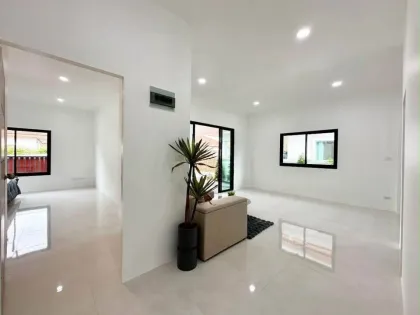 Отремонтированная вилла с 3 спальнями в Garden Place, Таланг
