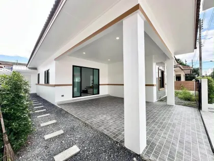 Отремонтированная вилла с 3 спальнями в Garden Place, Таланг