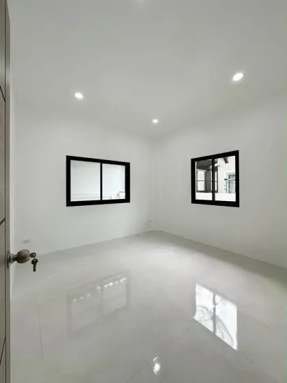 Отремонтированная вилла с 3 спальнями в Garden Place, Таланг