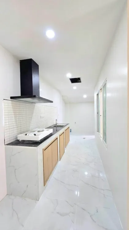 Отремонтированная вилла с 3 спальнями в Garden Place, Таланг