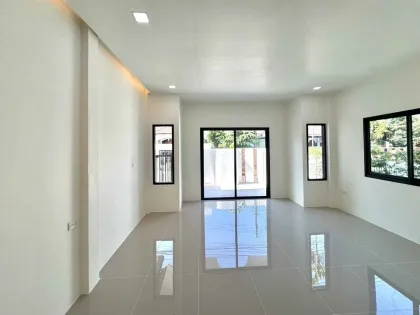 Villa Gemela Renovada de 3 Dormitorios y 2 Baños Lista para Habitar en Wichit, Phuket