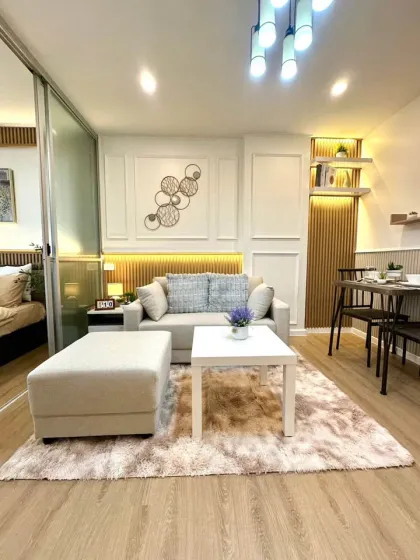 Unidad Esquinera de 1 Habitación y 1 Baño Recientemente Renovada en DCondo Kathu