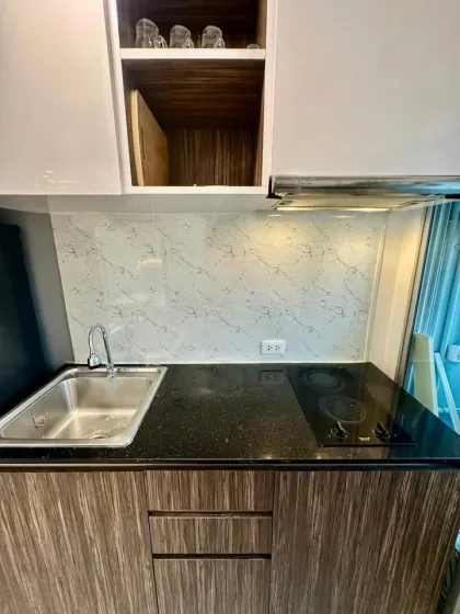 Unidad Esquinera de 1 Habitación y 1 Baño Recientemente Renovada en DCondo Kathu