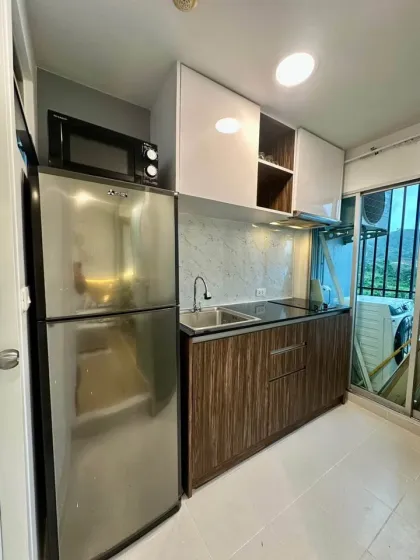 Unidad Esquinera de 1 Habitación y 1 Baño Recientemente Renovada en DCondo Kathu