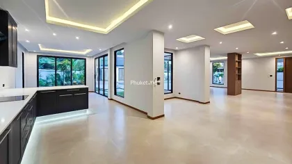 Villa Familiale Moderne avec Piscine à Chalong, 4 Chambres, 5 Salles de Bain