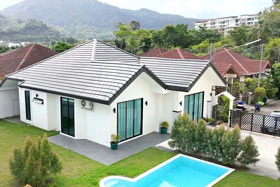 Moderne 4-Zimmer-Poolvilla in Rawai, Phuket