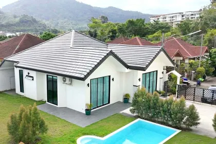 Moderne 4-Zimmer-Poolvilla in Rawai, Phuket