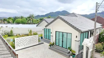 Moderne 4-Zimmer-Poolvilla in Rawai, Phuket
