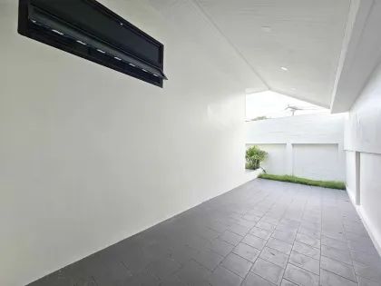 Moderne 4-Zimmer-Poolvilla in Rawai, Phuket