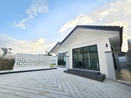 Moderne 4-Zimmer-Poolvilla in Rawai, Phuket