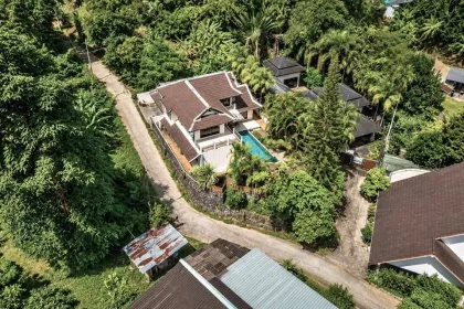 Современная тропическая вилла с бассейном и видом на горы 360° в Кату